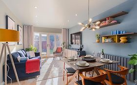 Castle Townhouse Kenilworth - Private Parking - 24 Hr Gym Access - Town Centre